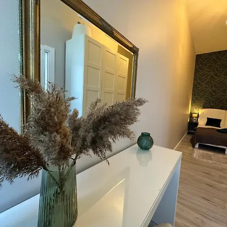 Wroclawia Apartment *